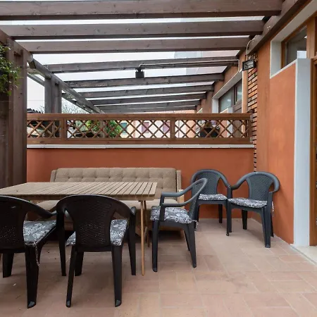 Simplistic Holiday In Near Lake Beach